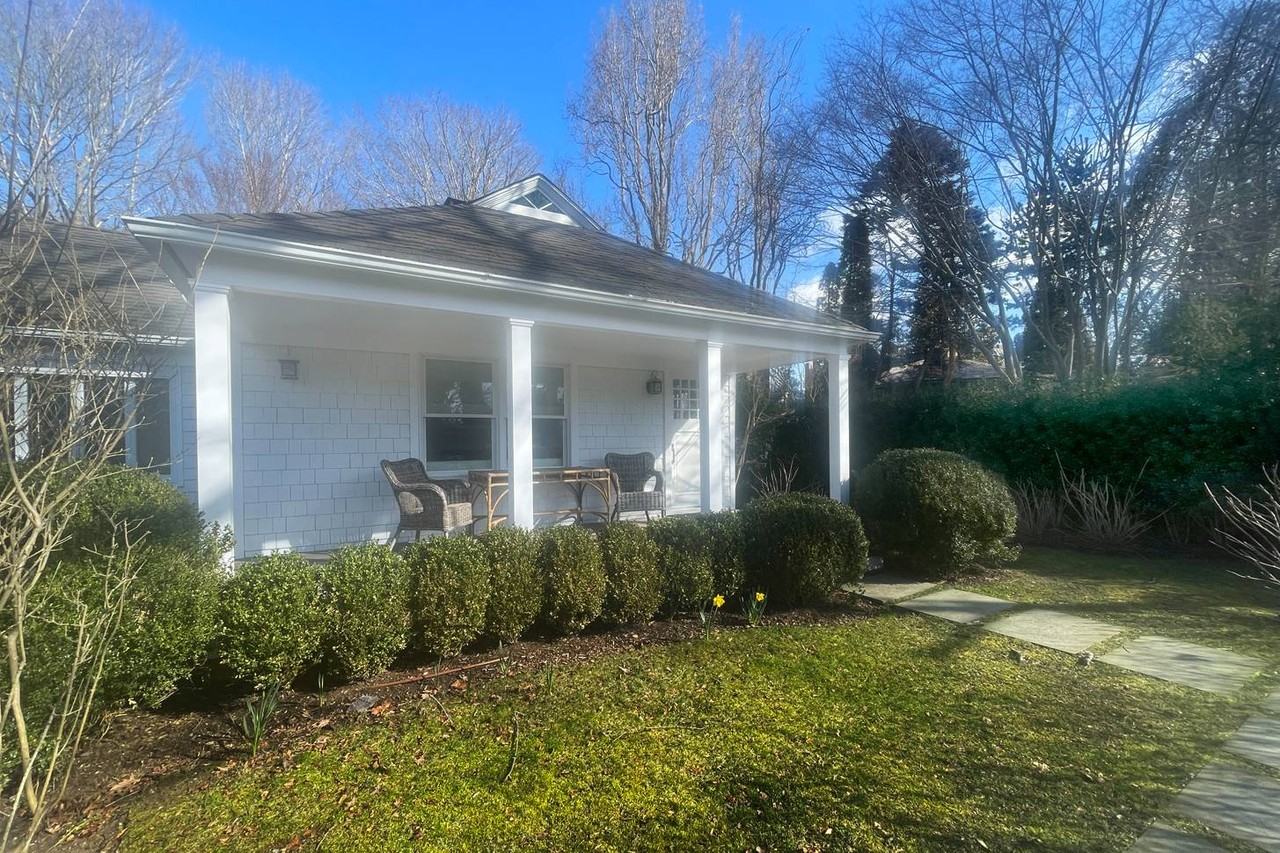 139 Herrick Rd - Photo 2 of 14