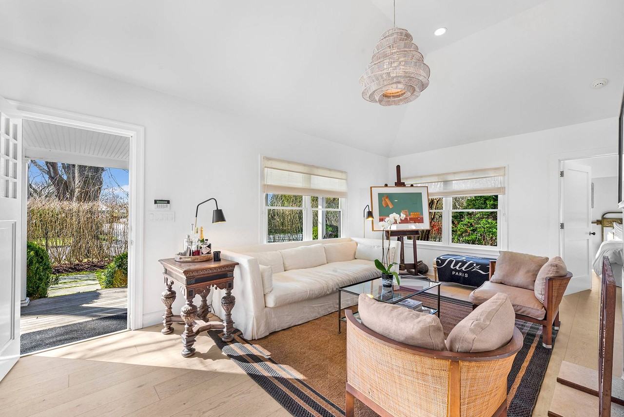 139 Herrick Rd - Photo 5 of 14