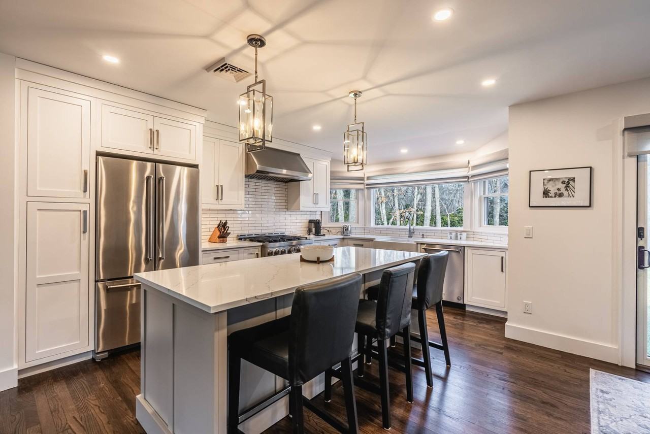 35 W Neck Rd - Photo 2 of 20