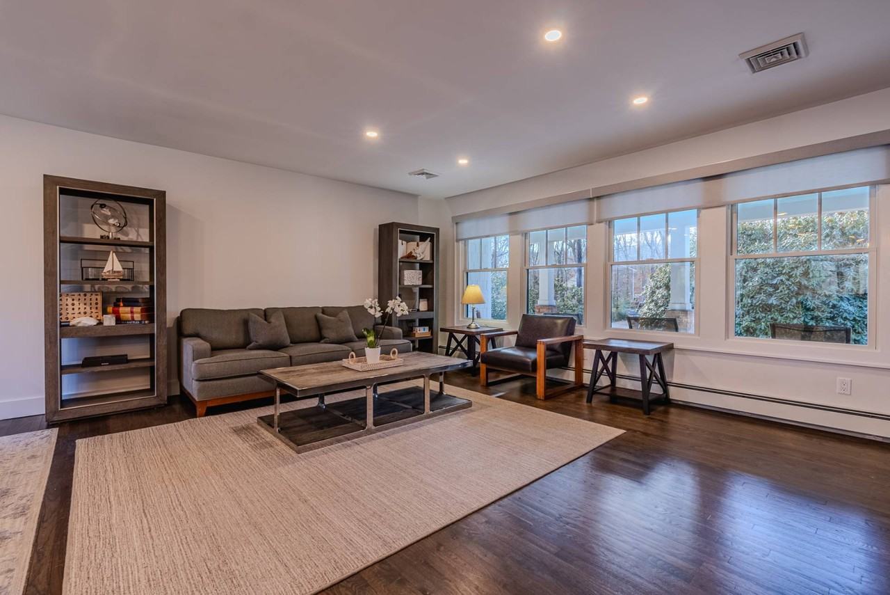 35 W Neck Rd - Photo 6 of 20