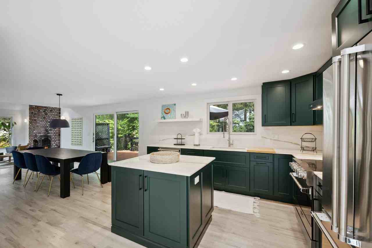 29 Diane Dr - Photo 3 of 18