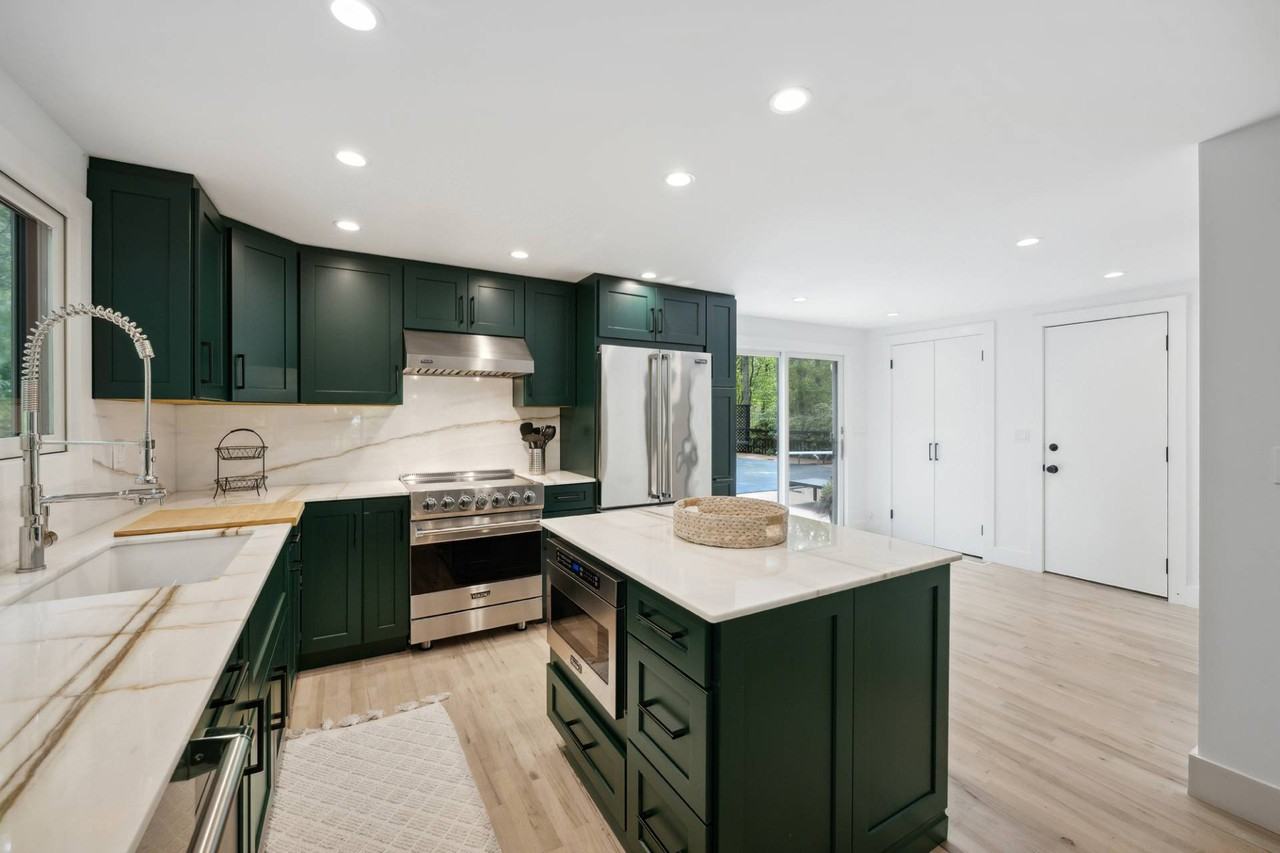 29 Diane Dr - Photo 4 of 18