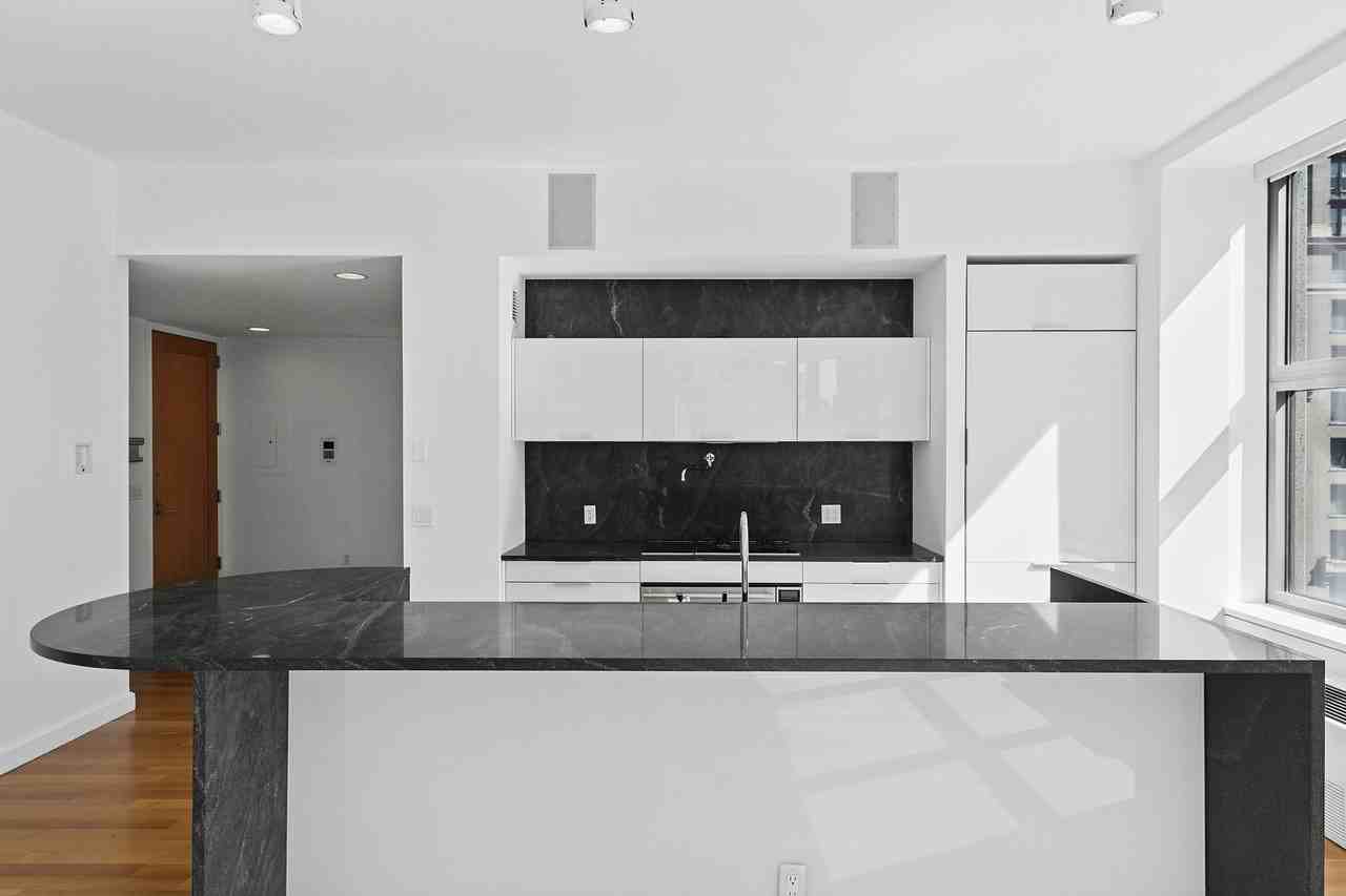 240 Park Ave S #11A - Photo 4 of 12