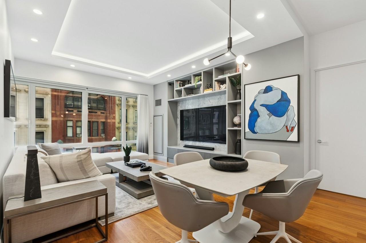 33 W 56th St #5B - Photo 2 of 12