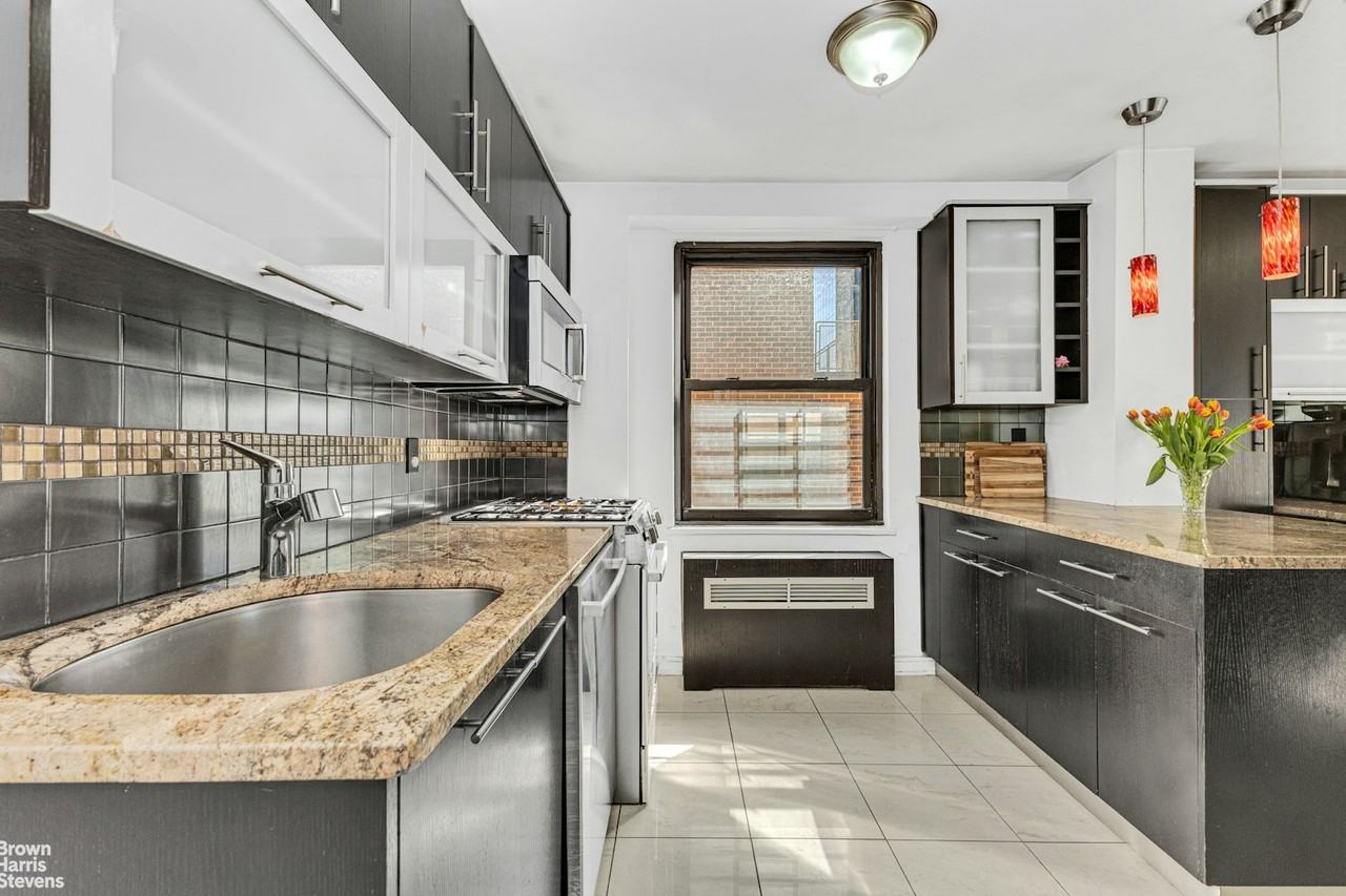 305 E 40th St #12PR - Photo 5 of 16