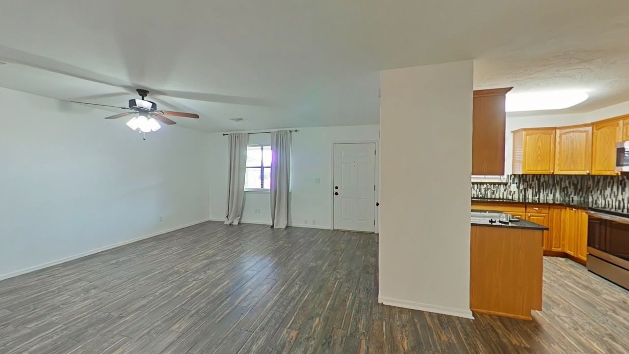 4914 Southeast Hardin Avenue - Photo 6 of 16