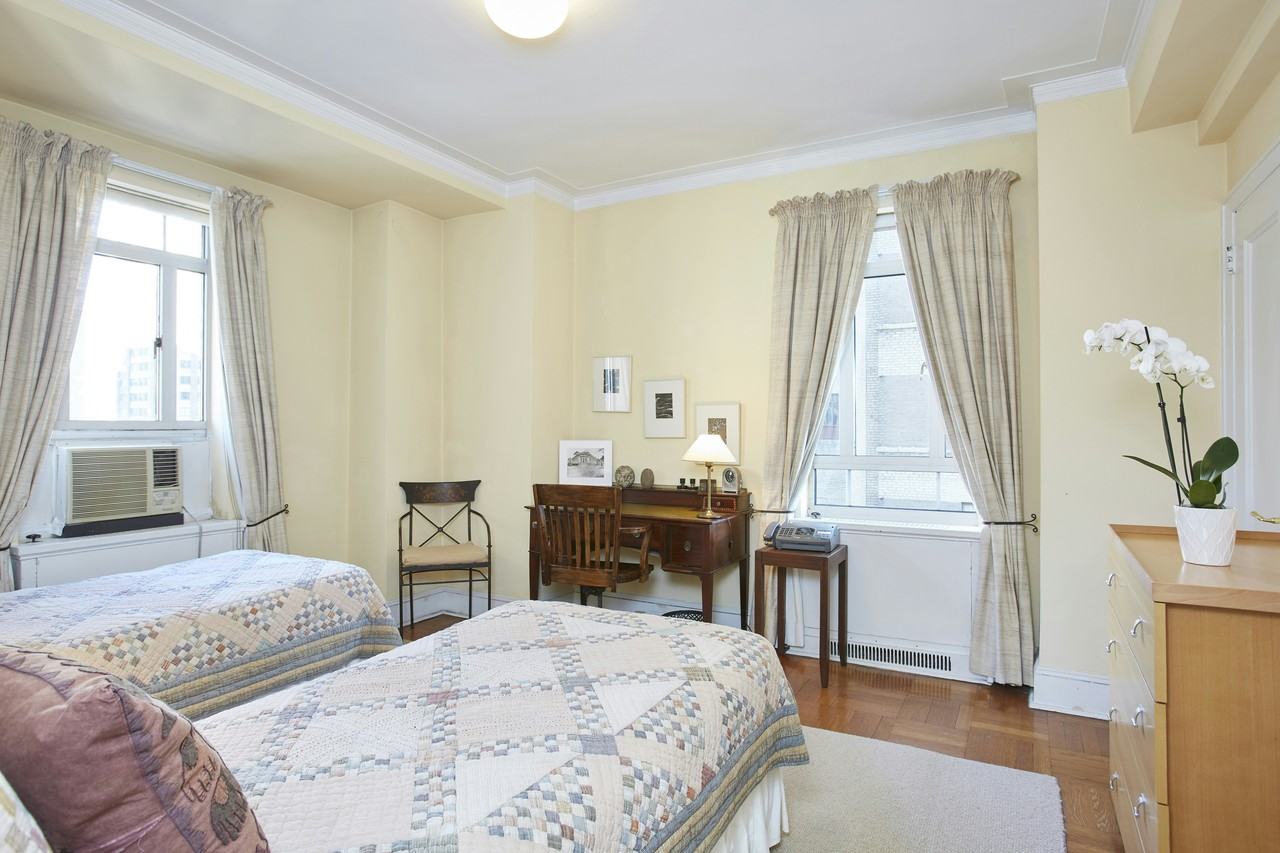 25 Central Park W #23K - Photo 5 of 13