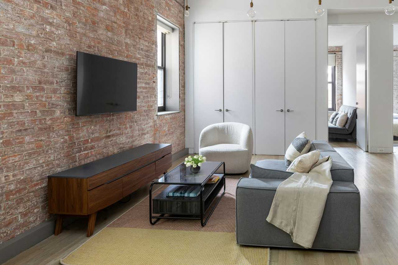 321 W 13th St #5A - Photo 3 of 13