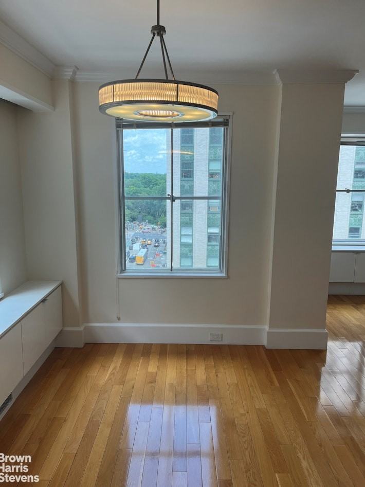 60 W 57th St #11B - Photo 4 of 11