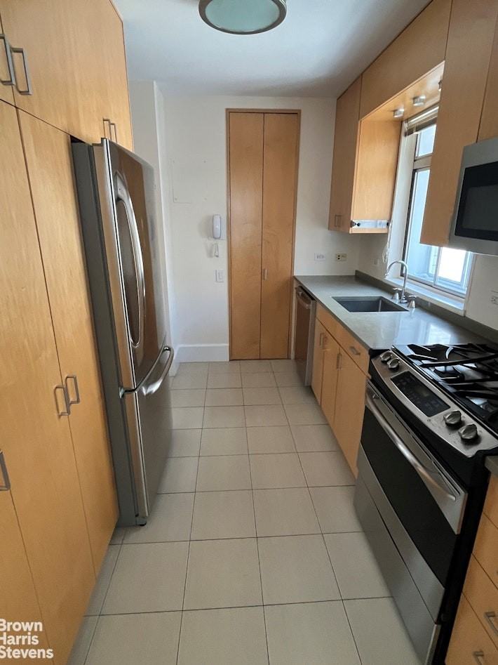 60 W 57th St #11B - Photo 5 of 11