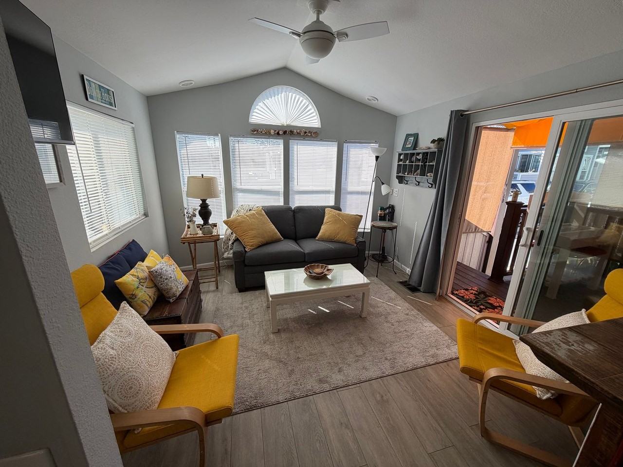 1624 N Coast Highway 101 - Photo 4 of 33