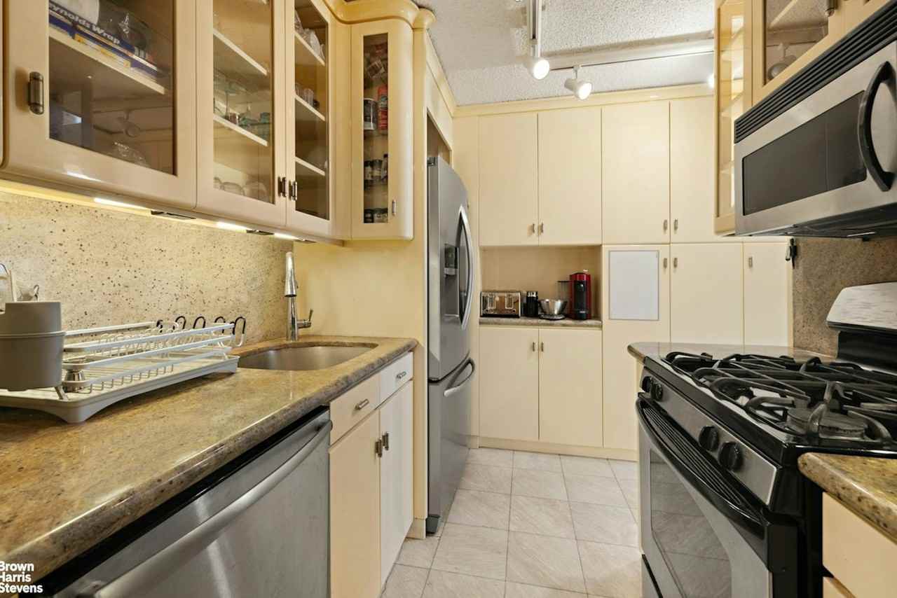 330 E 38th St #35D - Photo 7 of 15