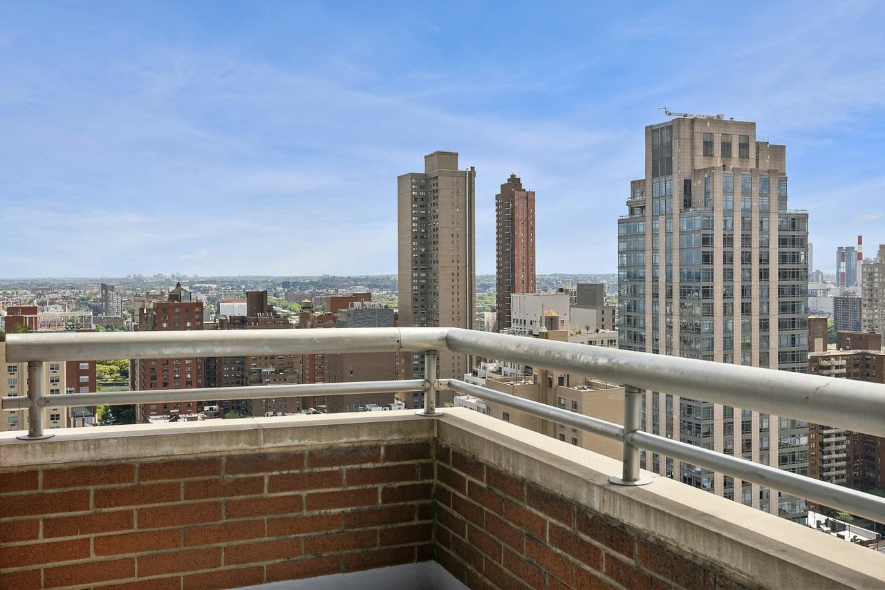 401 E 84th St #26A - Photo 2 of 10