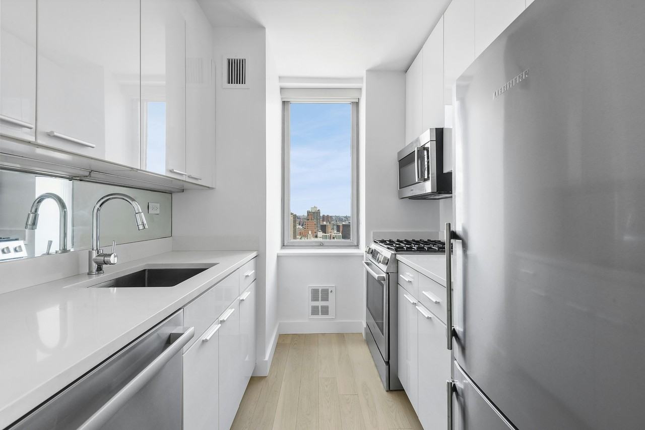 401 E 84th St #26A - Photo 3 of 10