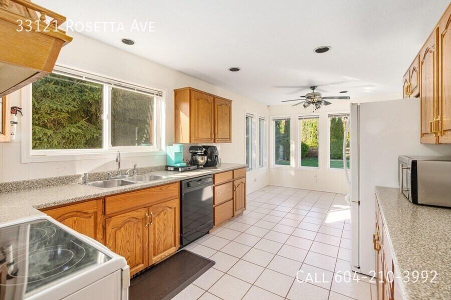 33121 Rosetta Ave - Photo 2 of 24