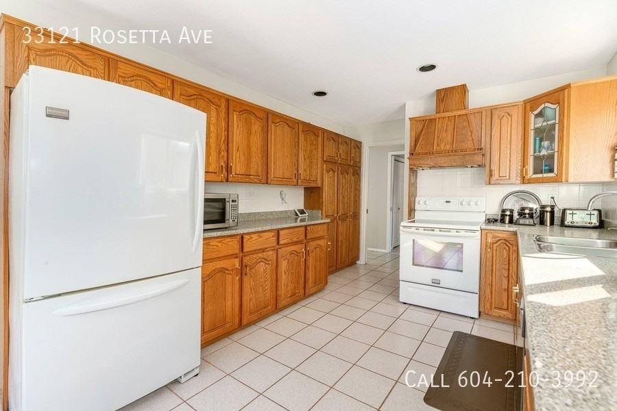 33121 Rosetta Ave - Photo 3 of 24