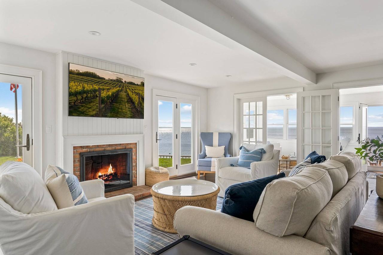 6340 Peconic Bay Blvd - Photo 4 of 20