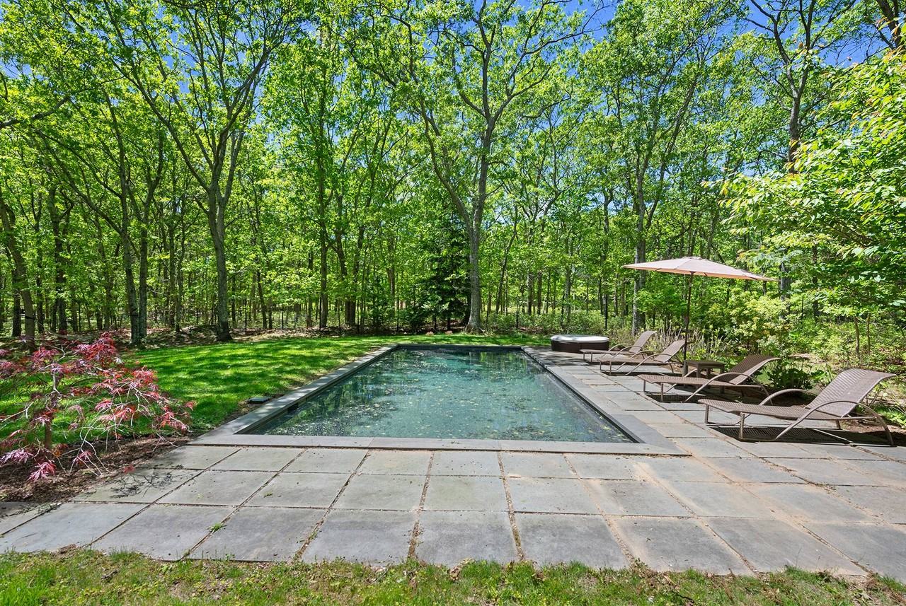 809 Edge Of Woods Rd - Photo 7 of 20