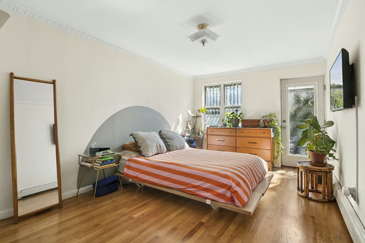 648 Warren St #1 - Photo 4 of 7