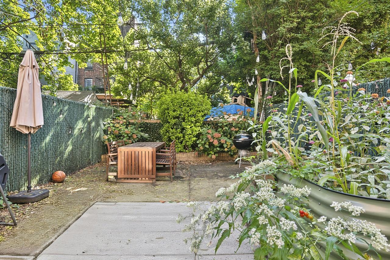 648 Warren St #1 - Photo 5 of 7