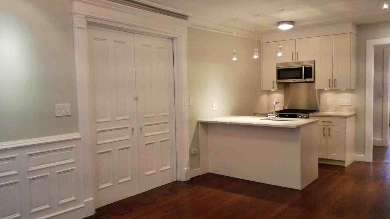 154 Saint Johns Pl - Photo 4 of 9