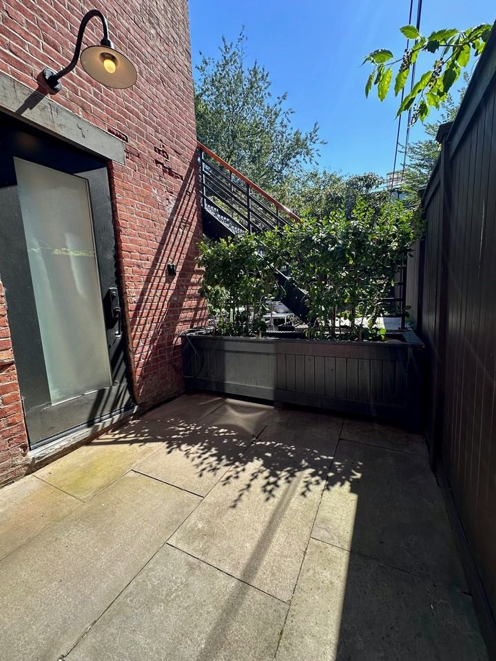 154 Saint Johns Pl - Photo 7 of 9