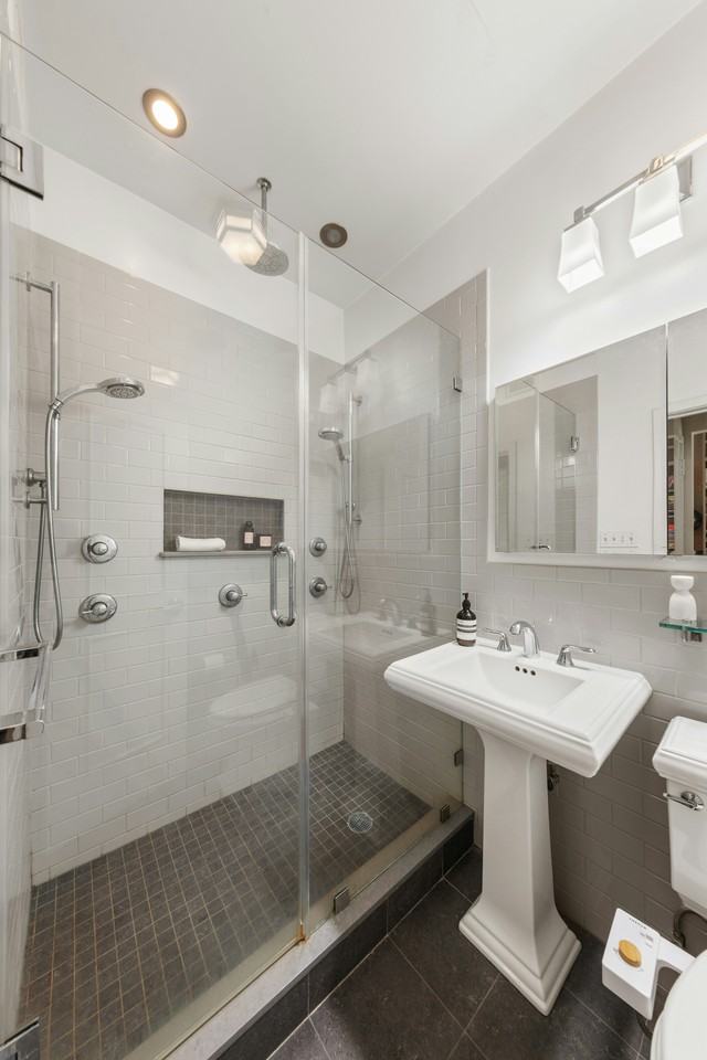 22 Irving Pl #3B - Photo 7 of 9
