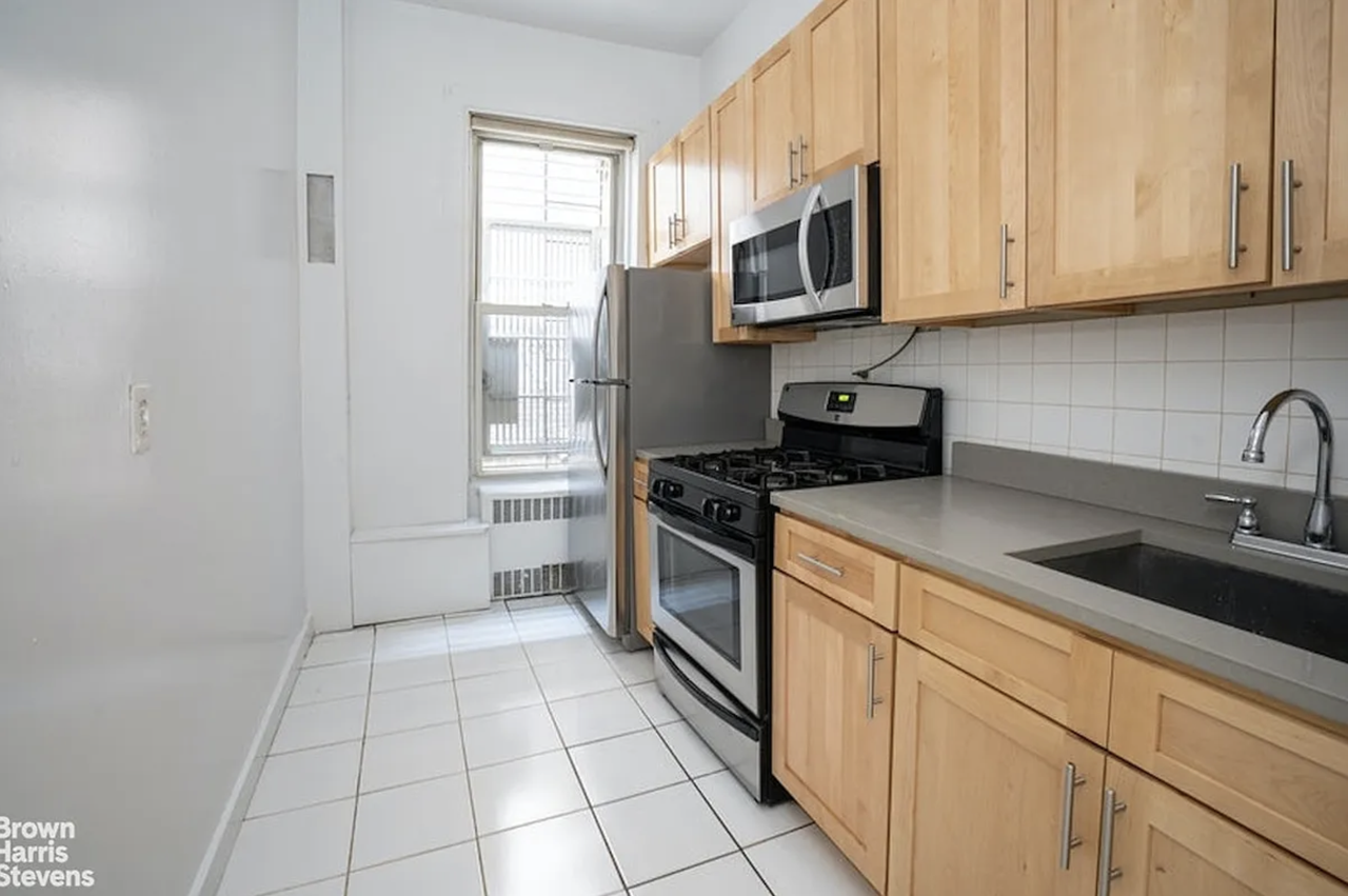 854 10th Ave #2R - Photo 3 of 8