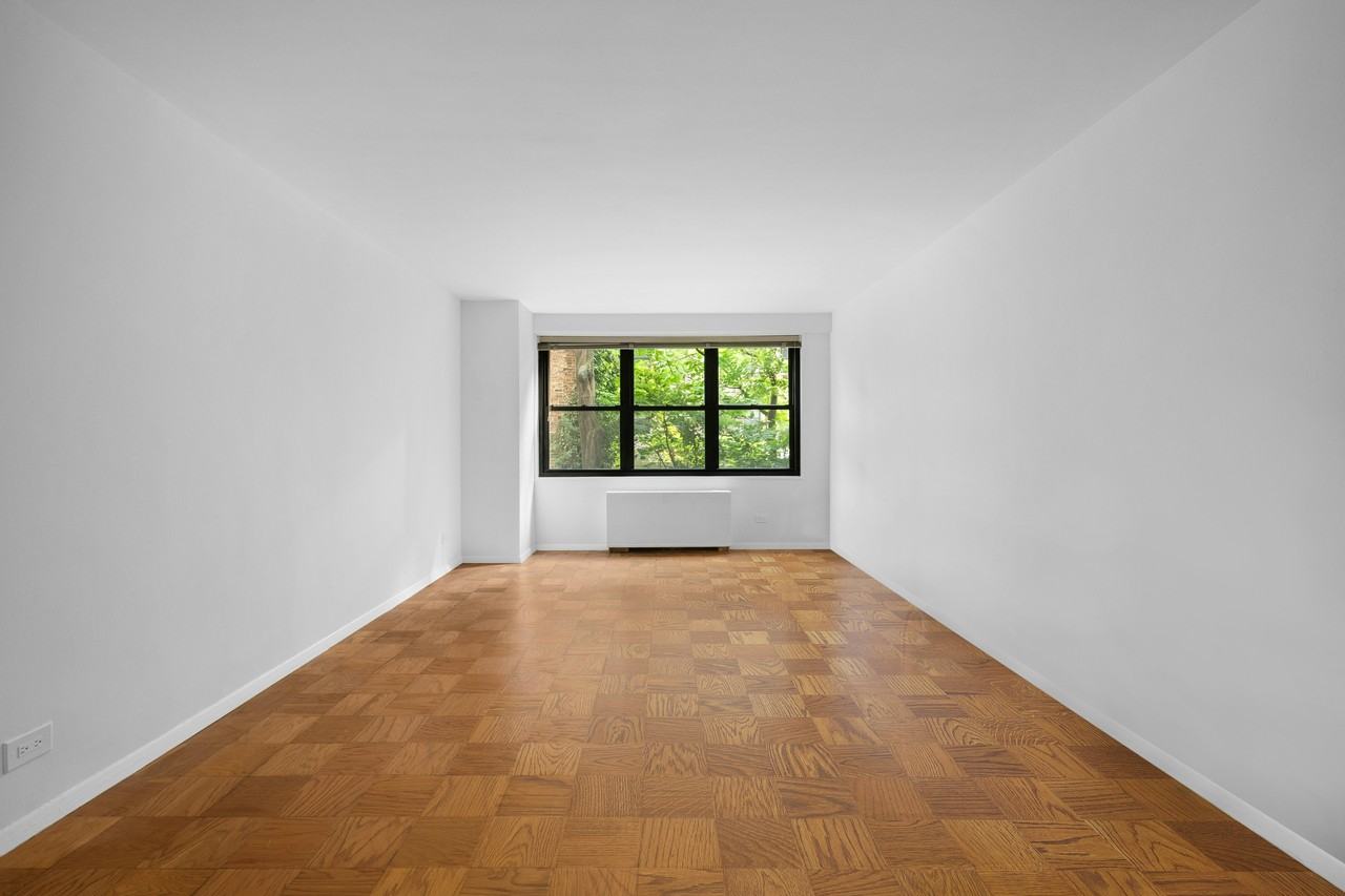 245 E 25th St #2K - Photo 2 of 14