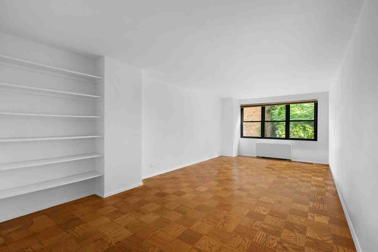 245 E 25th St #2K - Photo 6 of 14