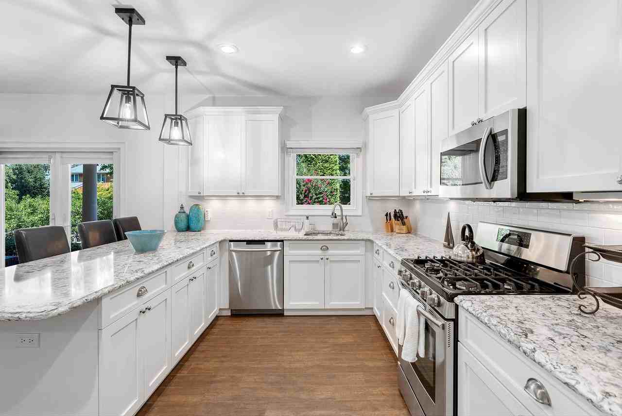 4315 Noyac Rd - Photo 6 of 17