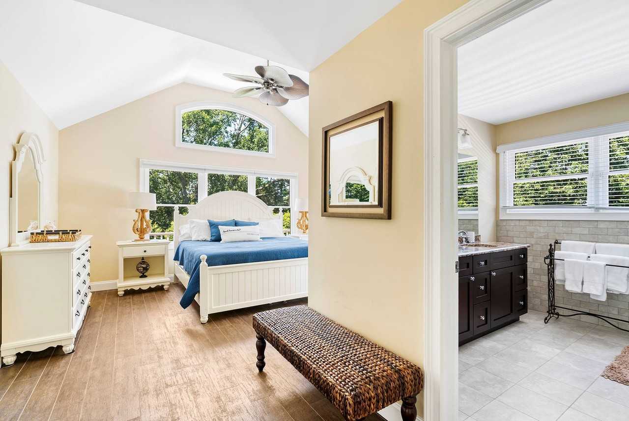 4315 Noyac Rd - Photo 7 of 17