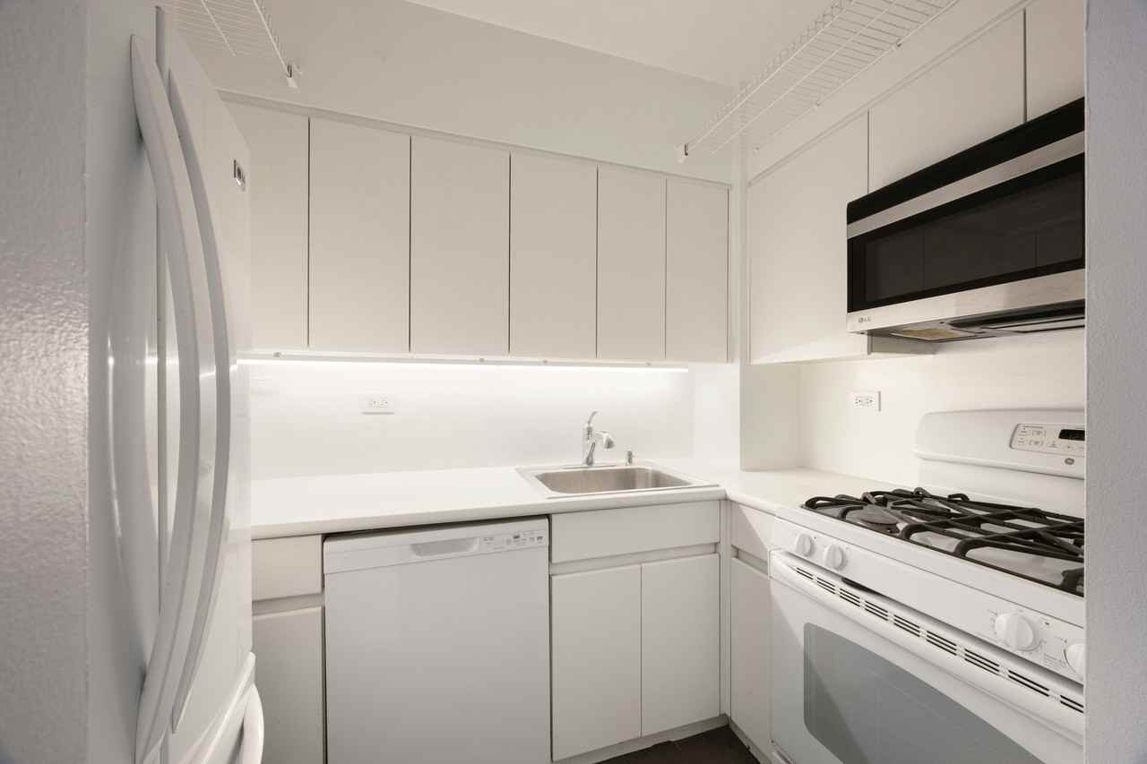 301 E 66th St #5N - Photo 5 of 10