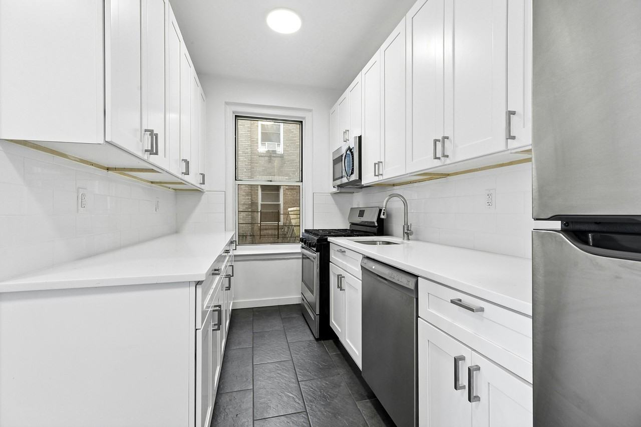 156 -08 RIVERSIDE DR W #2E - Photo 5 of 9