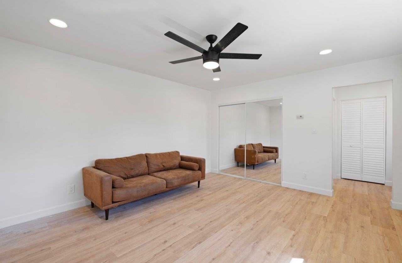 4885 Randall St - Photo 3 of 9