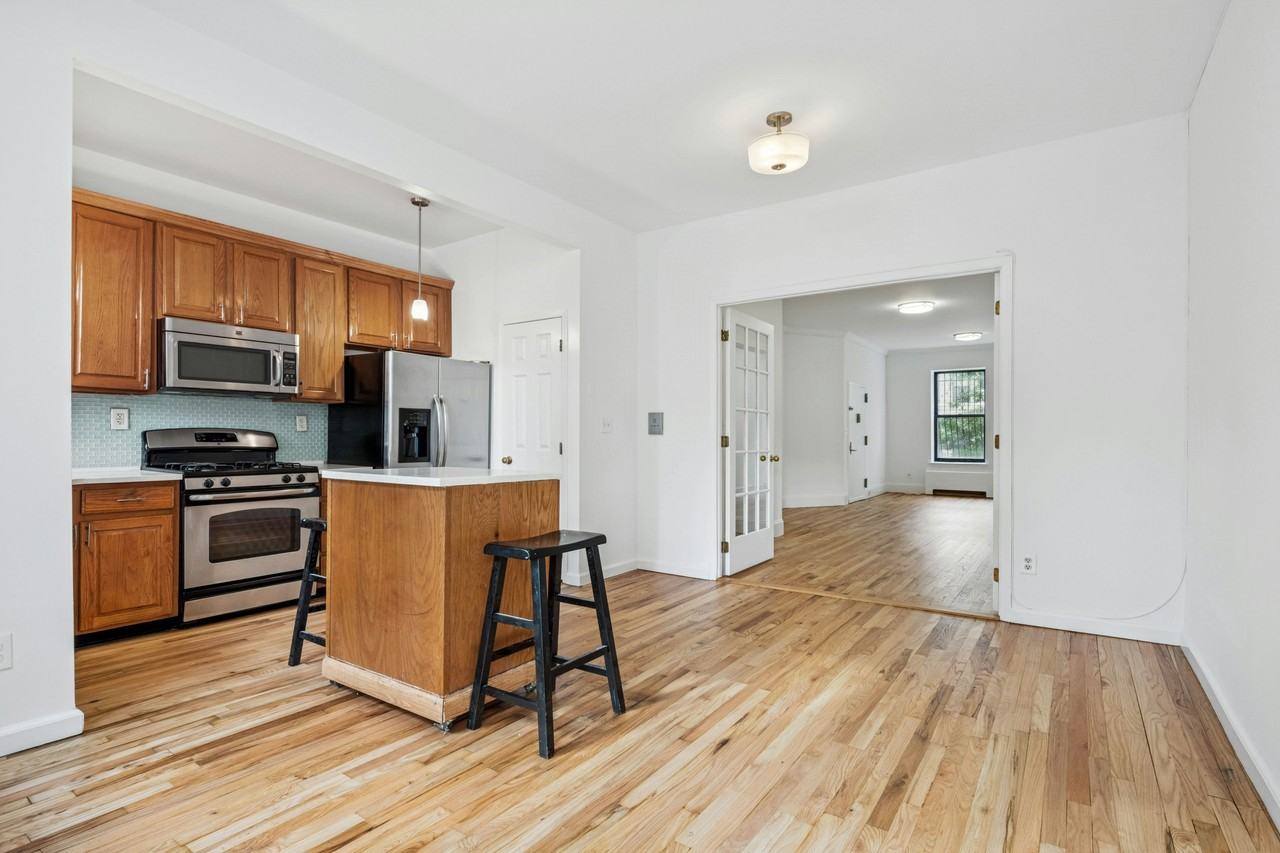 554 W 183rd St - Photo 4 of 15