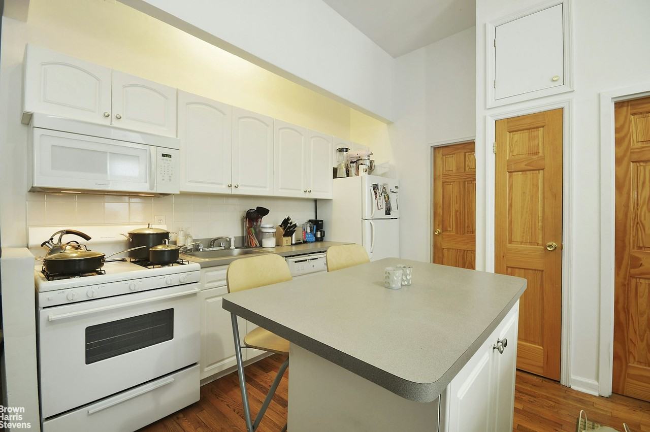 330 W 85th St #6H - Photo 2 of 6