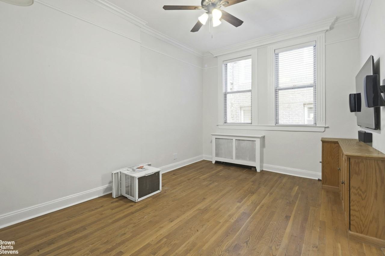 128 E 37th St #3 - Photo 2 of 6