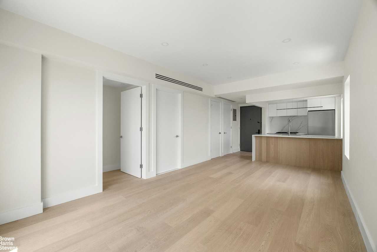 1132 11 -32 31ST AVENUE #PHC - Photo 2 of 11