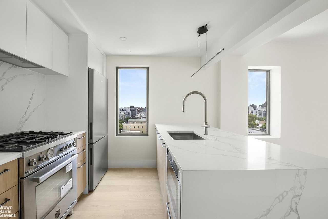 1132 11 -32 31ST AVENUE #PHC - Photo 3 of 11