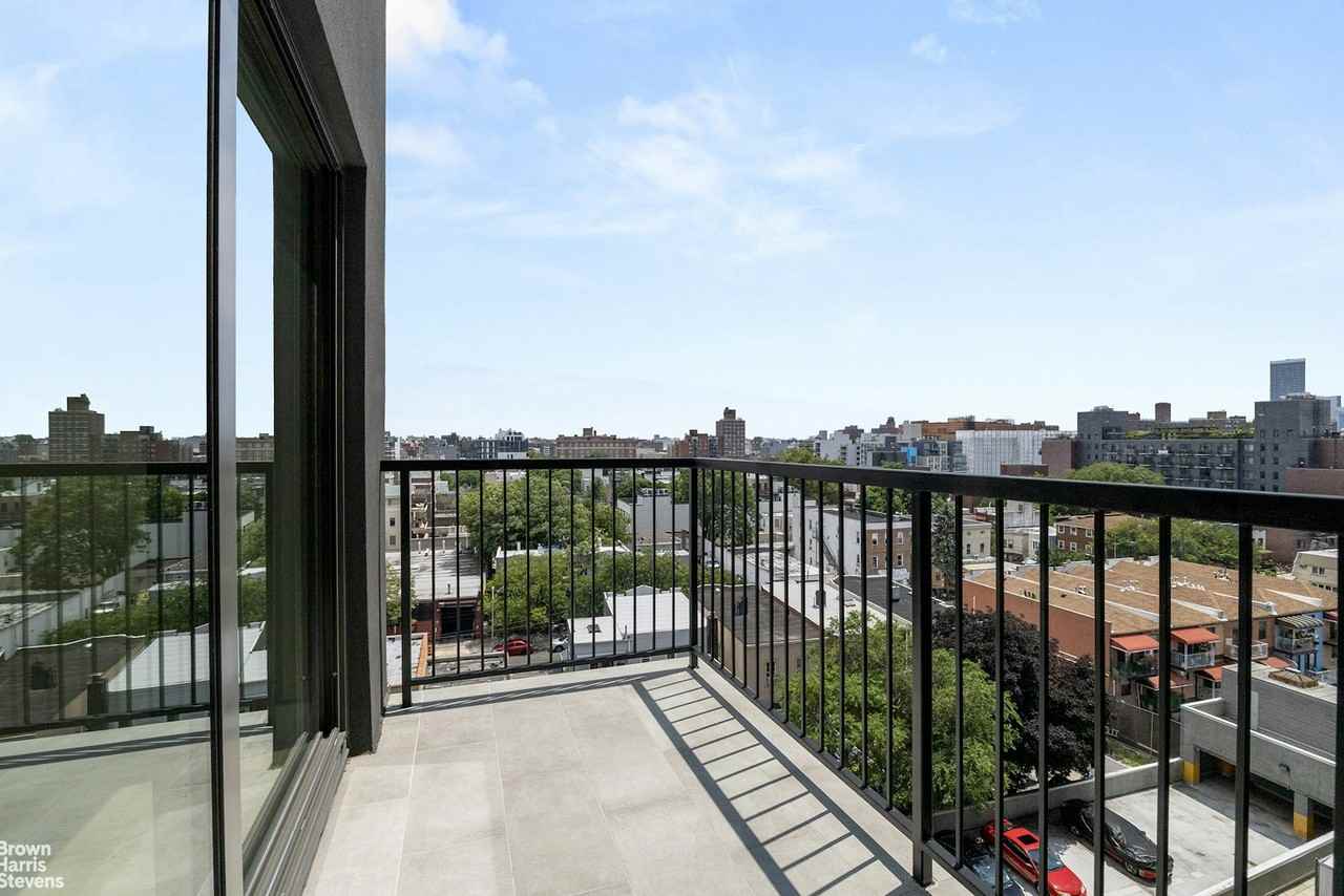 1132 11 -32 31ST AVENUE #PHC - Photo 4 of 11