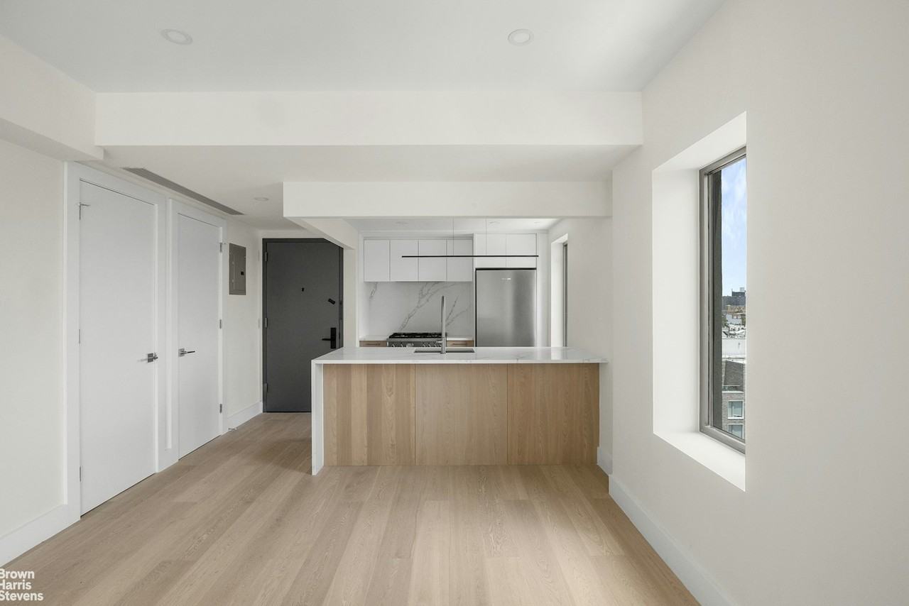 1132 11 -32 31ST AVENUE #PHC - Photo 6 of 11