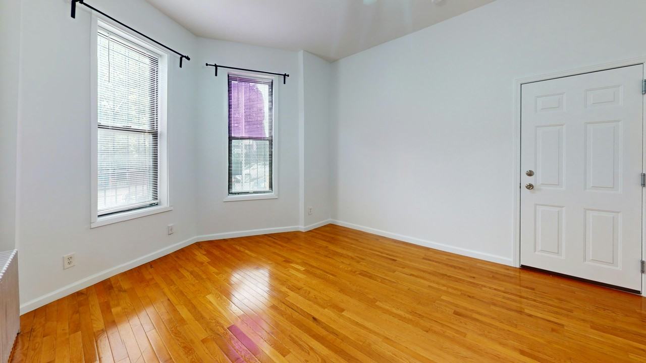 340 51st St #1 - Photo 3 of 7