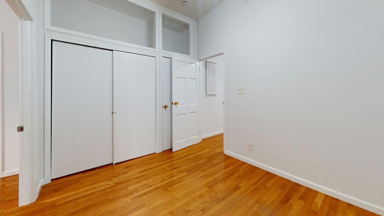 340 51st St #1 - Photo 4 of 7