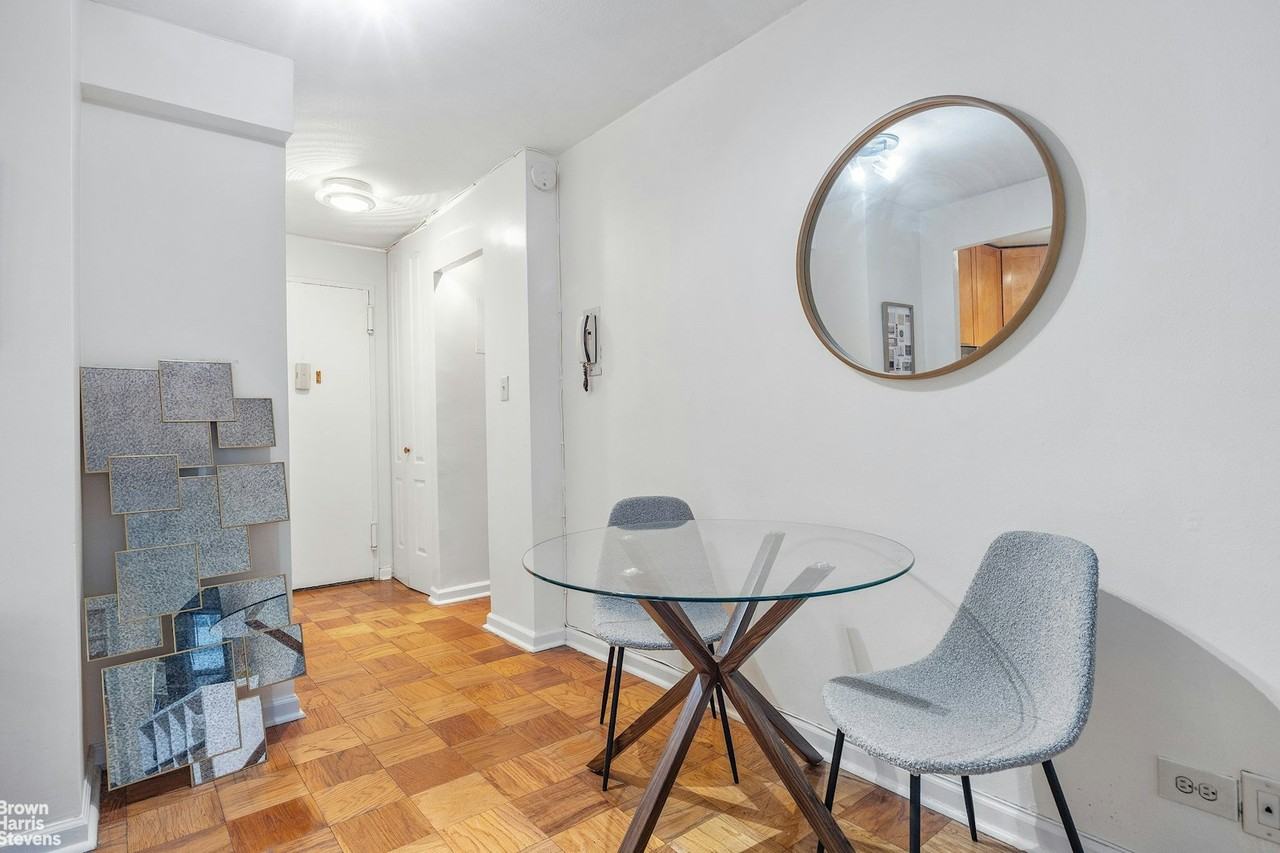 220 E 60th St #4G - Photo 5 of 7