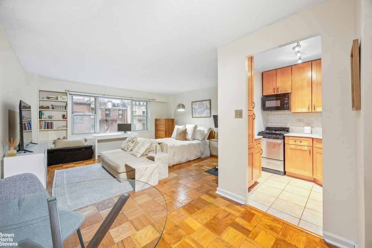 220 E 60th St #4G - Photo 7 of 7