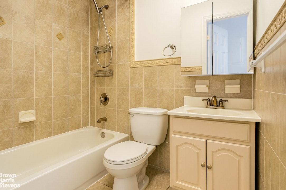 1079 Seneca Ave #1 - Photo 3 of 7