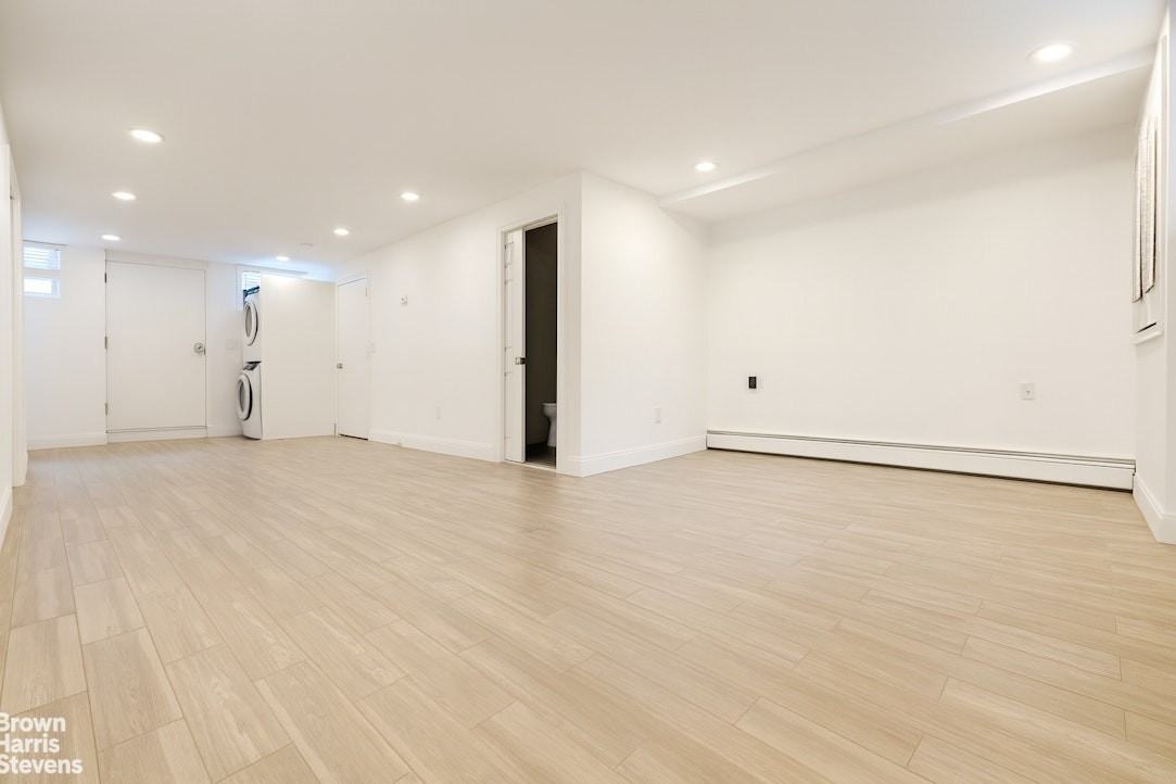 1079 Seneca Ave #1 - Photo 5 of 7