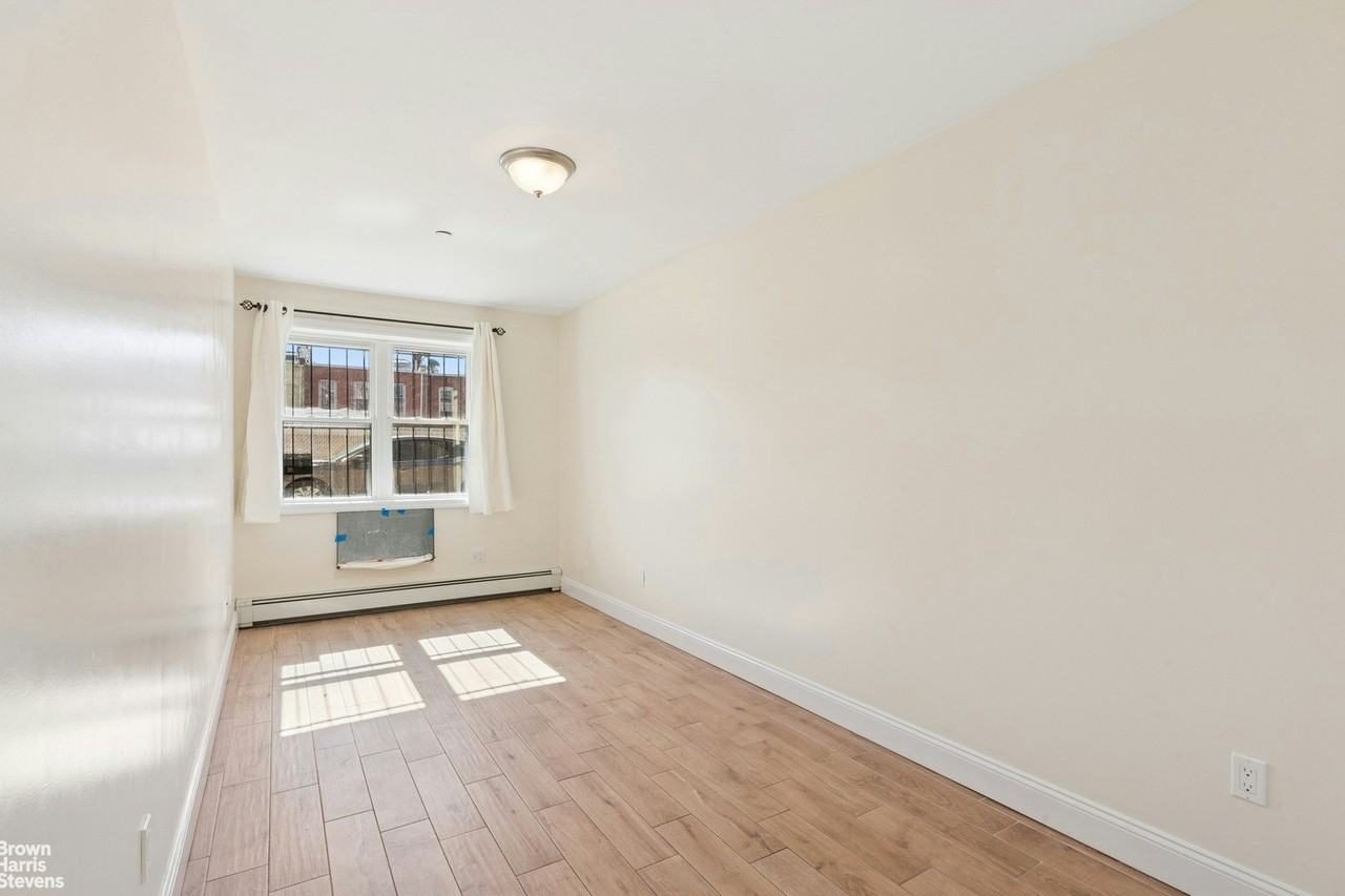 25 Cox Pl #1 - Photo 4 of 7