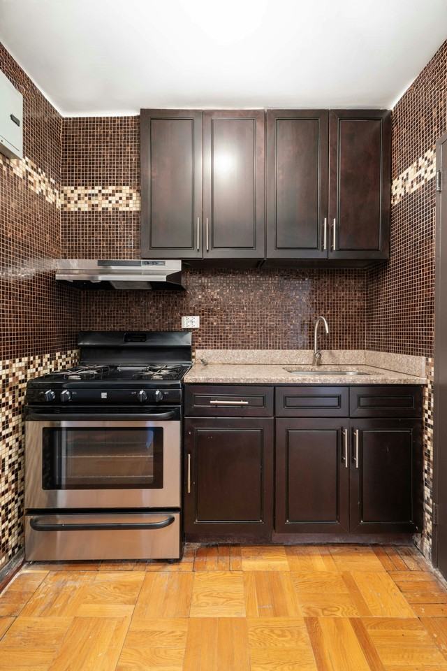 570 Grand St #H203 - Photo 3 of 8